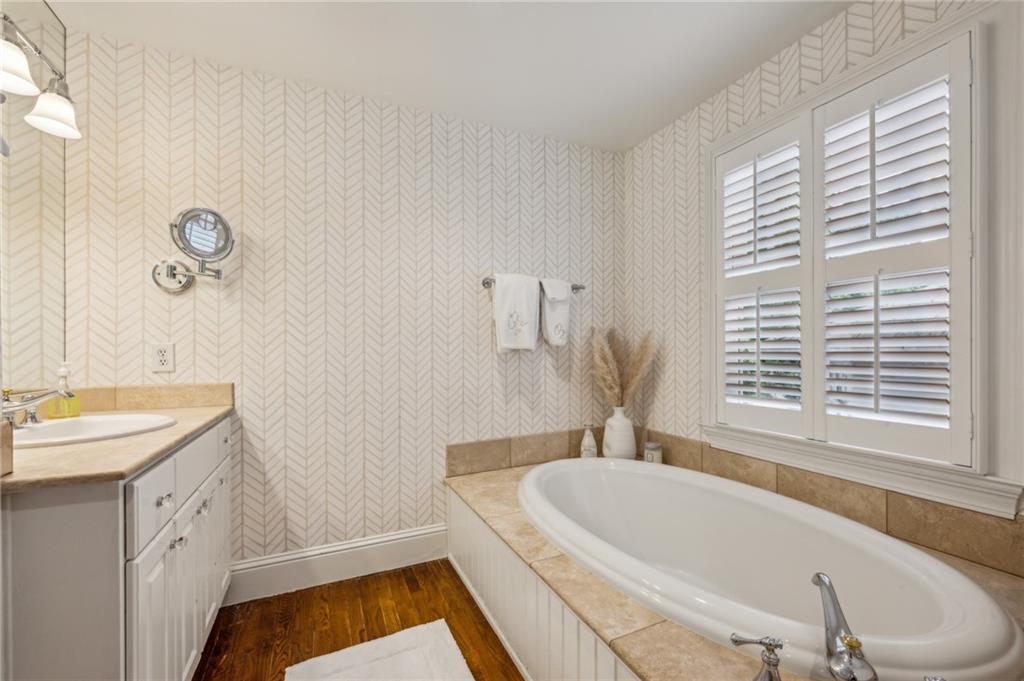 9 Roanoke Avenue NE