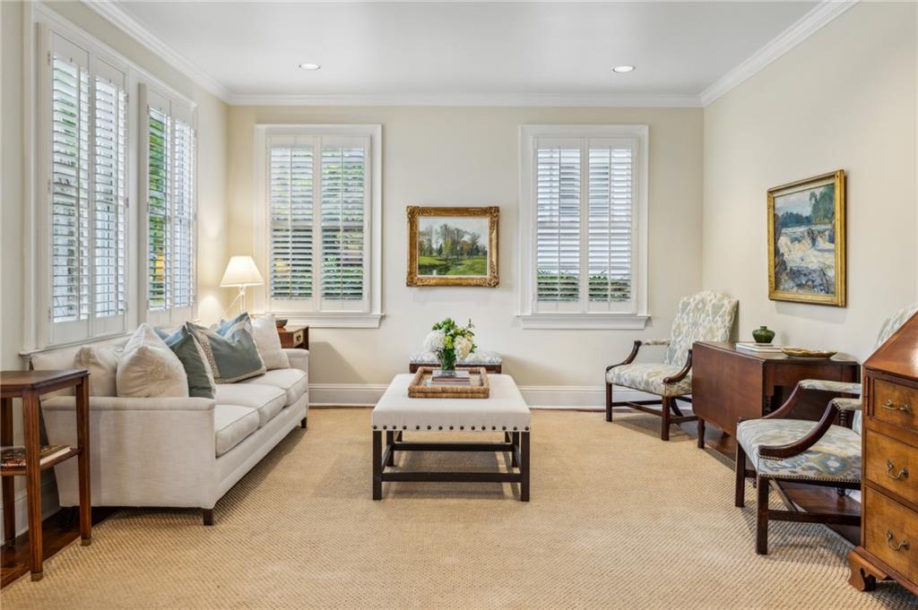 9 Roanoke Avenue NE