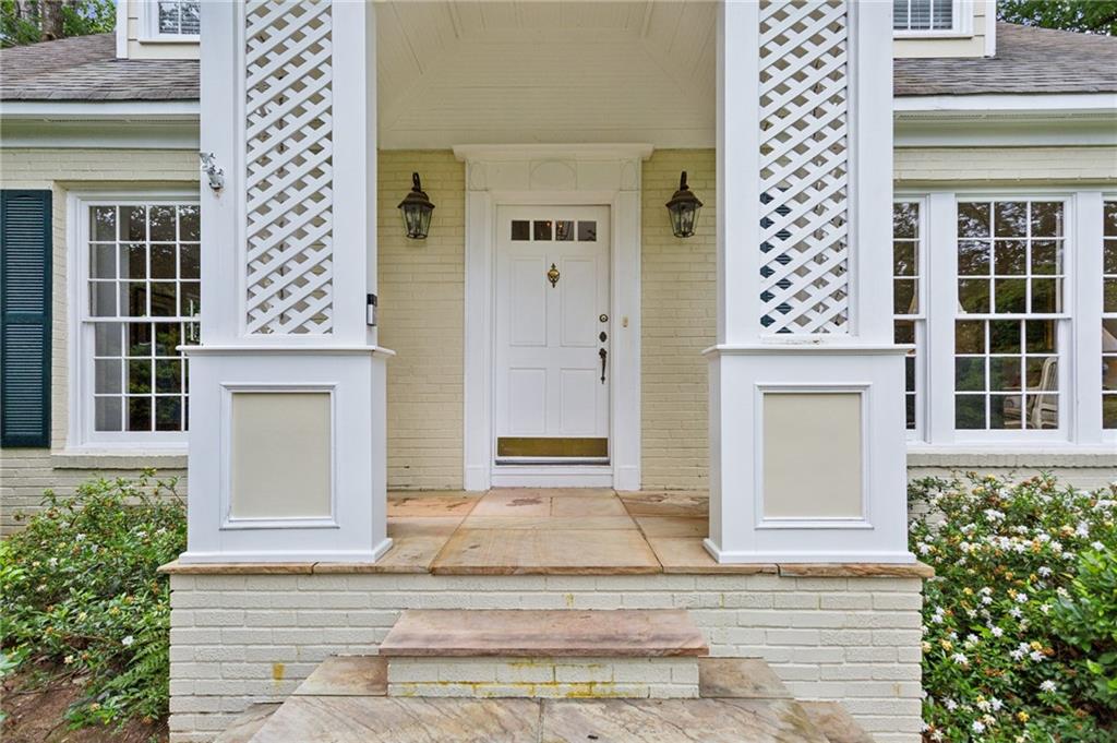 536 Manor Ridge Drive NW