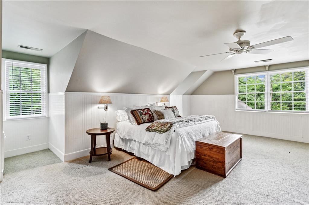 536 Manor Ridge Drive NW