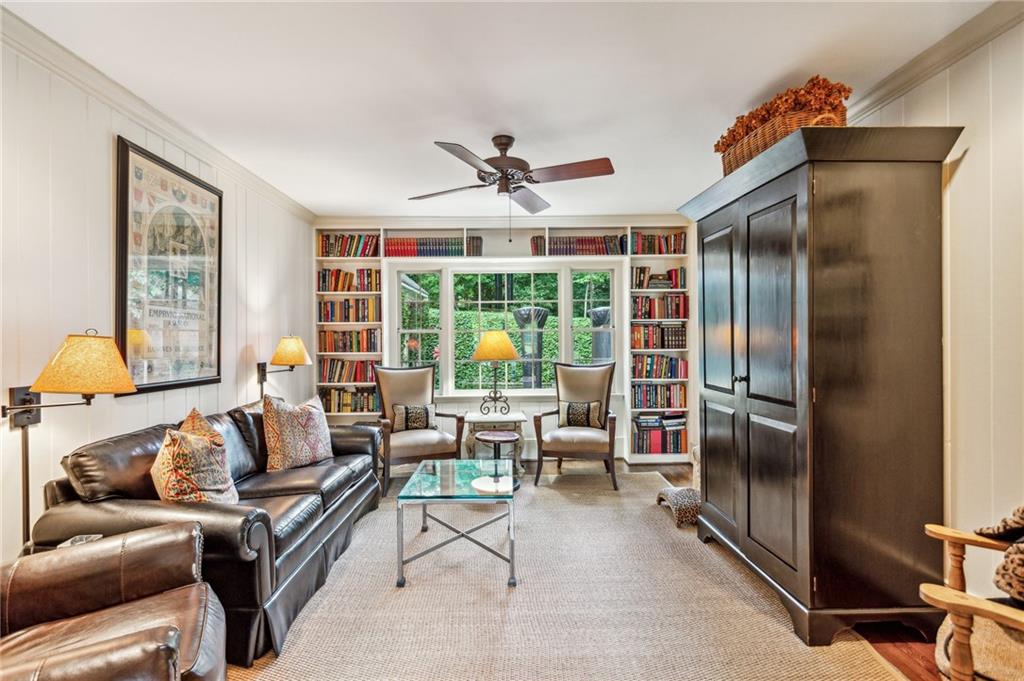 536 Manor Ridge Drive NW