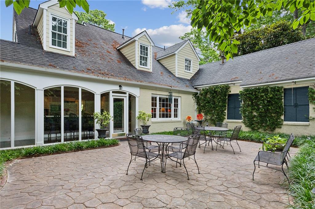 536 Manor Ridge Drive NW