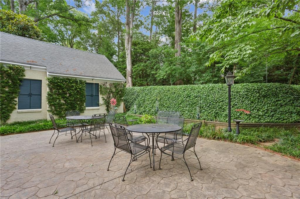 536 Manor Ridge Drive NW