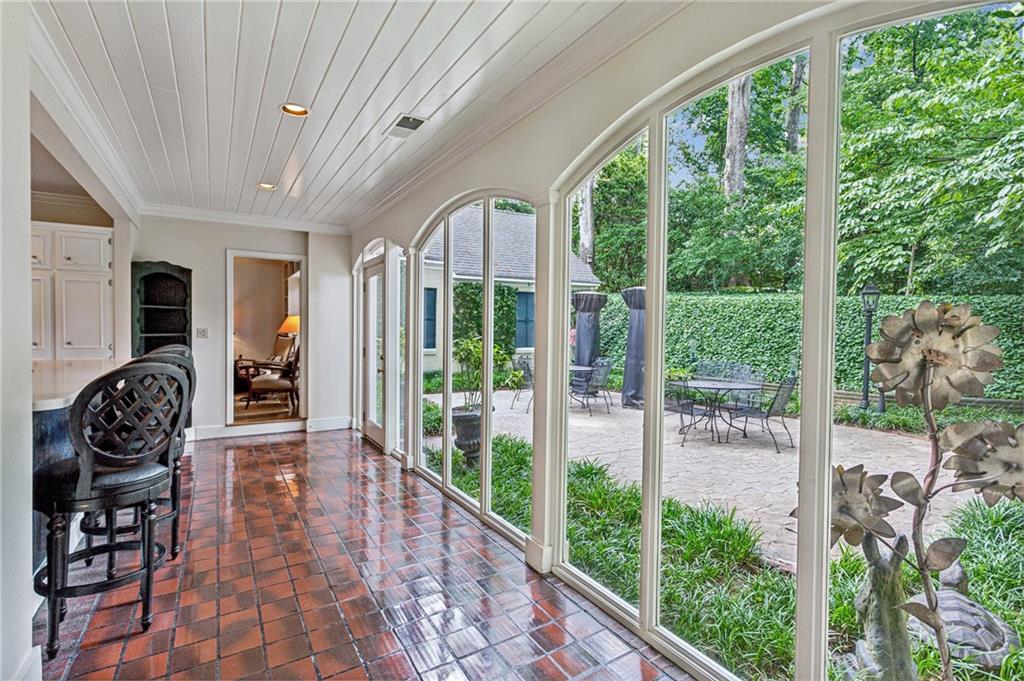 536 Manor Ridge Drive NW