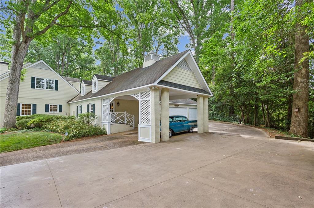 536 Manor Ridge Drive NW