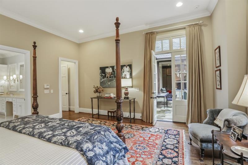 919 Buckingham Circle NW