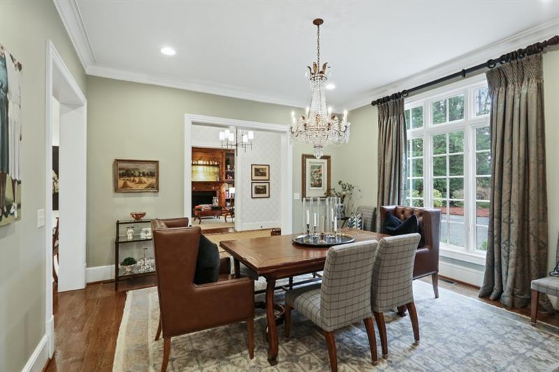 919 Buckingham Circle NW