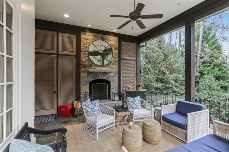 919 Buckingham Circle NW