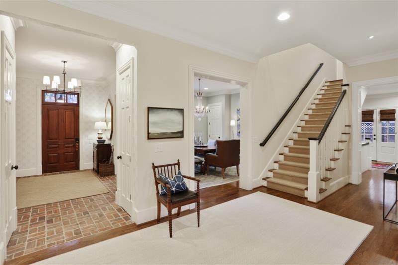 919 Buckingham Circle NW