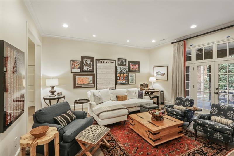 919 Buckingham Circle NW