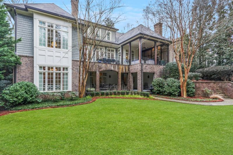 919 Buckingham Circle NW