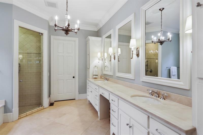 919 Buckingham Circle NW