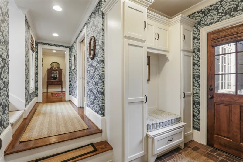 919 Buckingham Circle NW