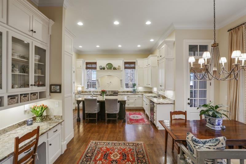 919 Buckingham Circle NW