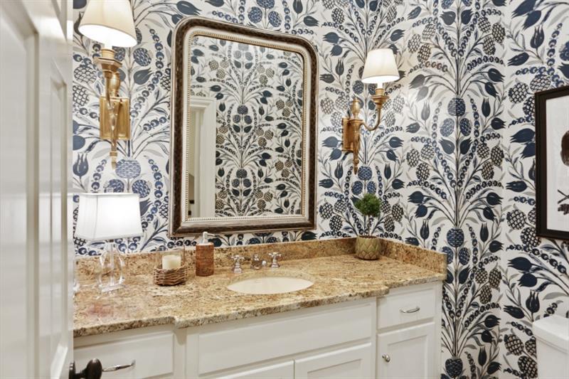 919 Buckingham Circle NW