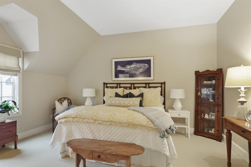 919 Buckingham Circle NW