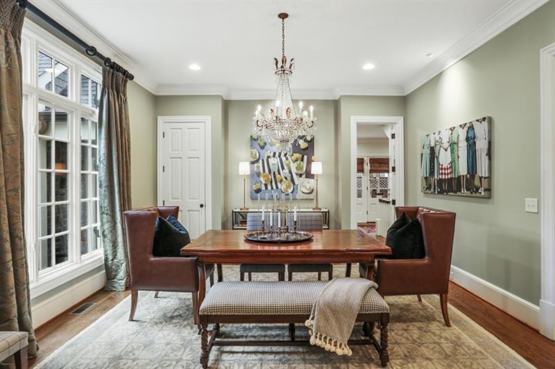 919 Buckingham Circle NW