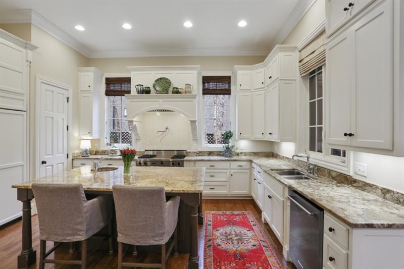 919 Buckingham Circle NW