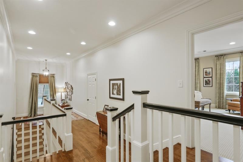 919 Buckingham Circle NW