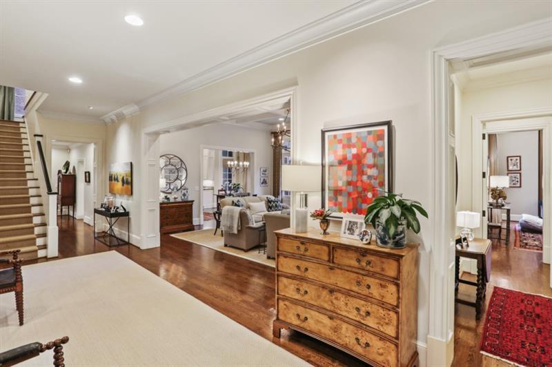 919 Buckingham Circle NW