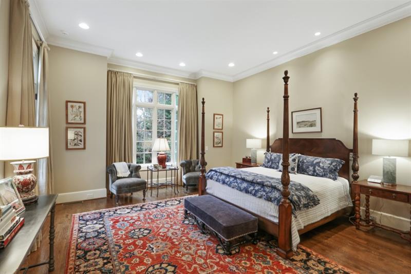 919 Buckingham Circle NW