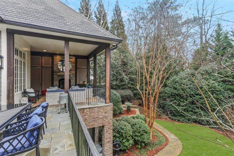 919 Buckingham Circle NW