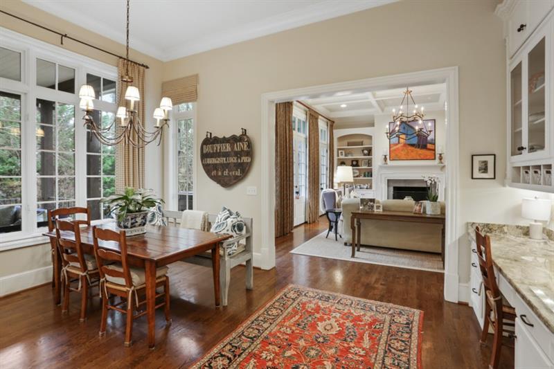 919 Buckingham Circle NW