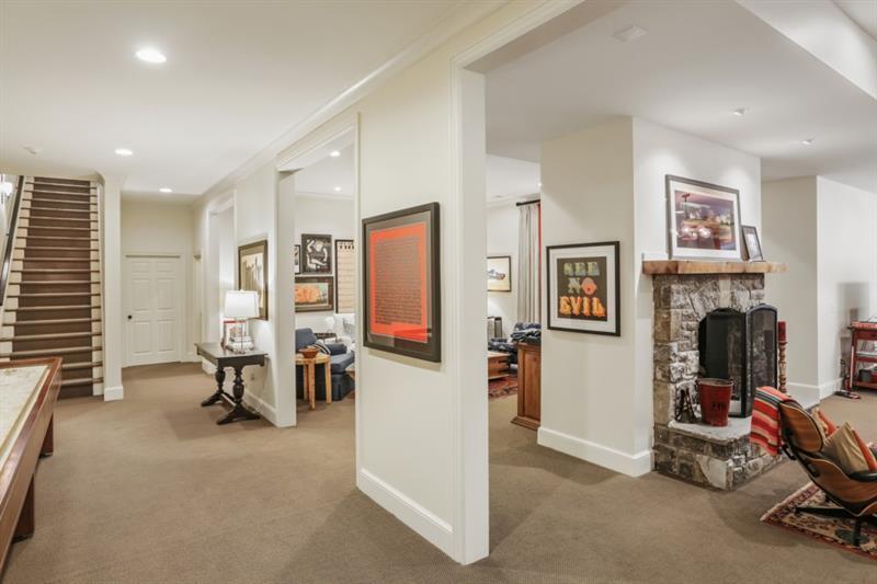 919 Buckingham Circle NW