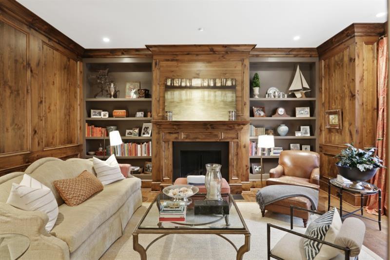 919 Buckingham Circle NW