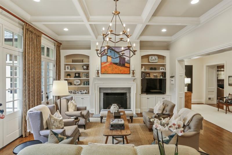 919 Buckingham Circle NW