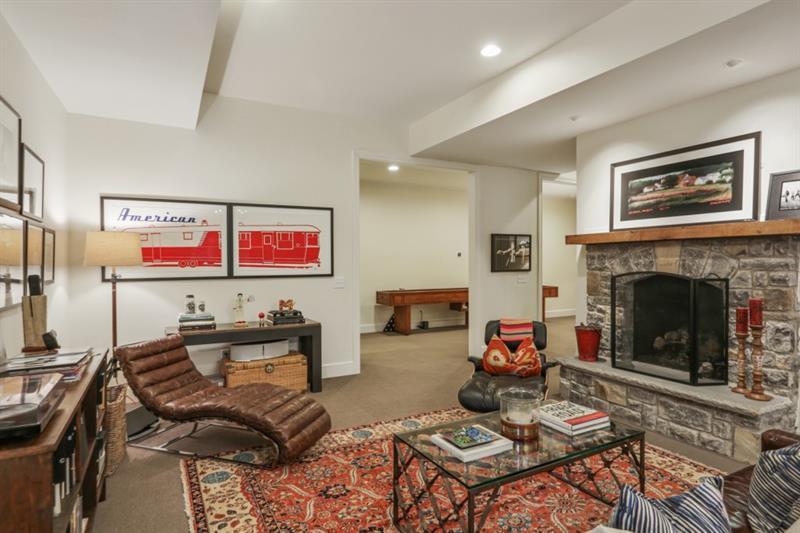 919 Buckingham Circle NW