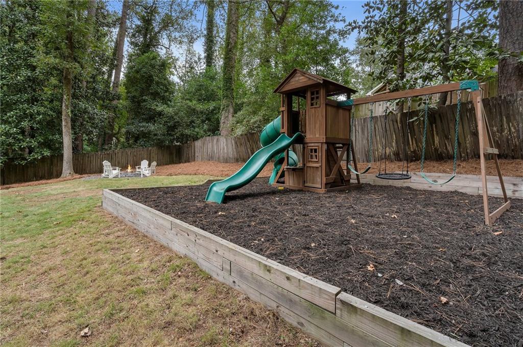 2876 Cravenridge Drive NE