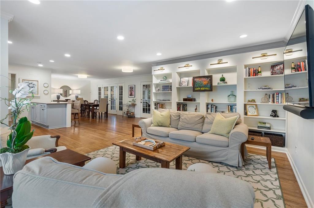 2876 Cravenridge Drive NE