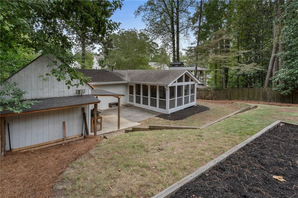 2876 Cravenridge Drive NE