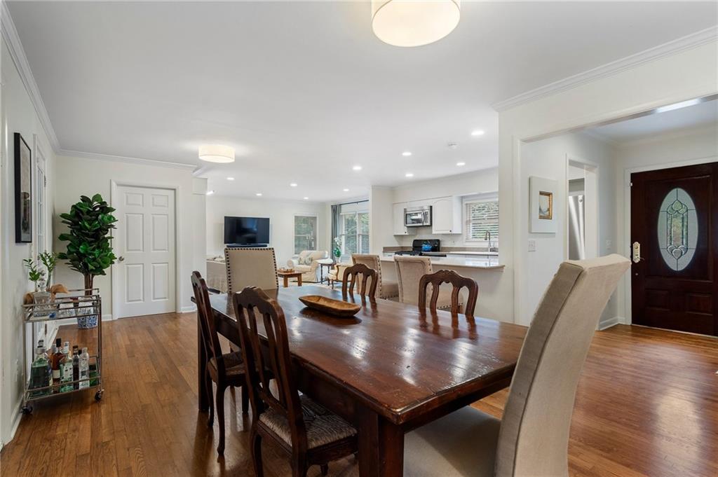 2876 Cravenridge Drive NE