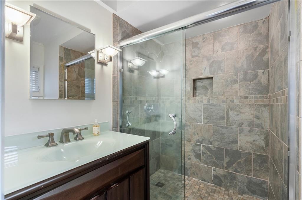 2876 Cravenridge Drive NE