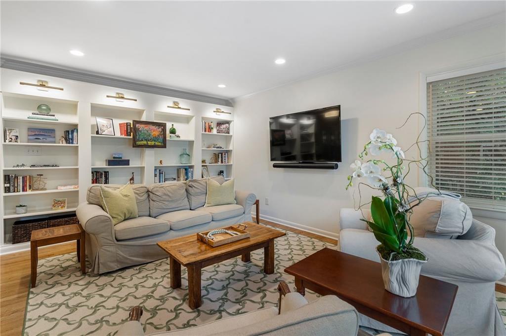 2876 Cravenridge Drive NE