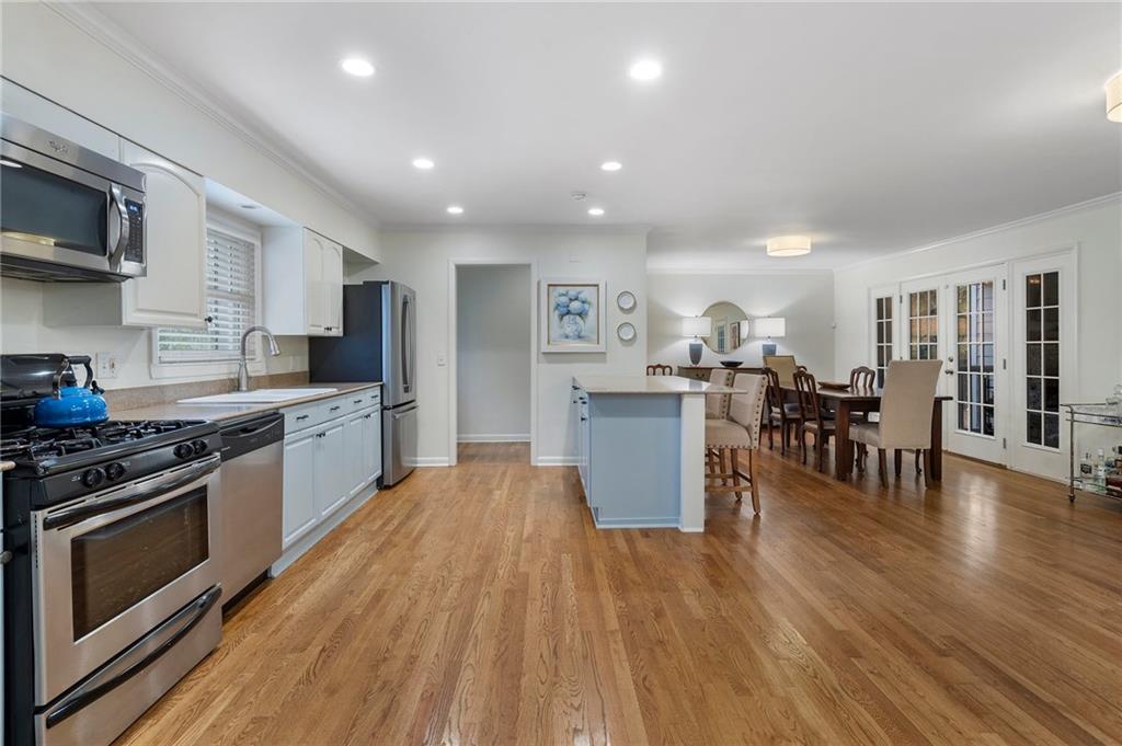 2876 Cravenridge Drive NE