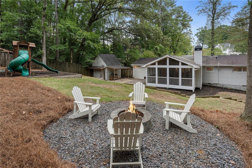 2876 Cravenridge Drive NE