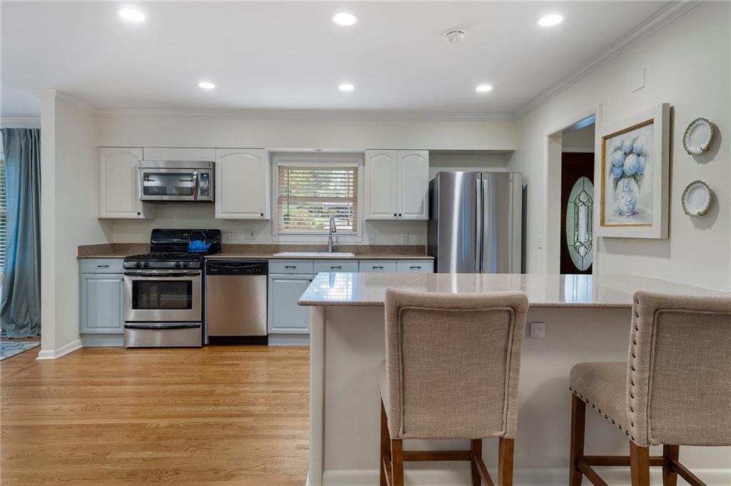 2876 Cravenridge Drive NE