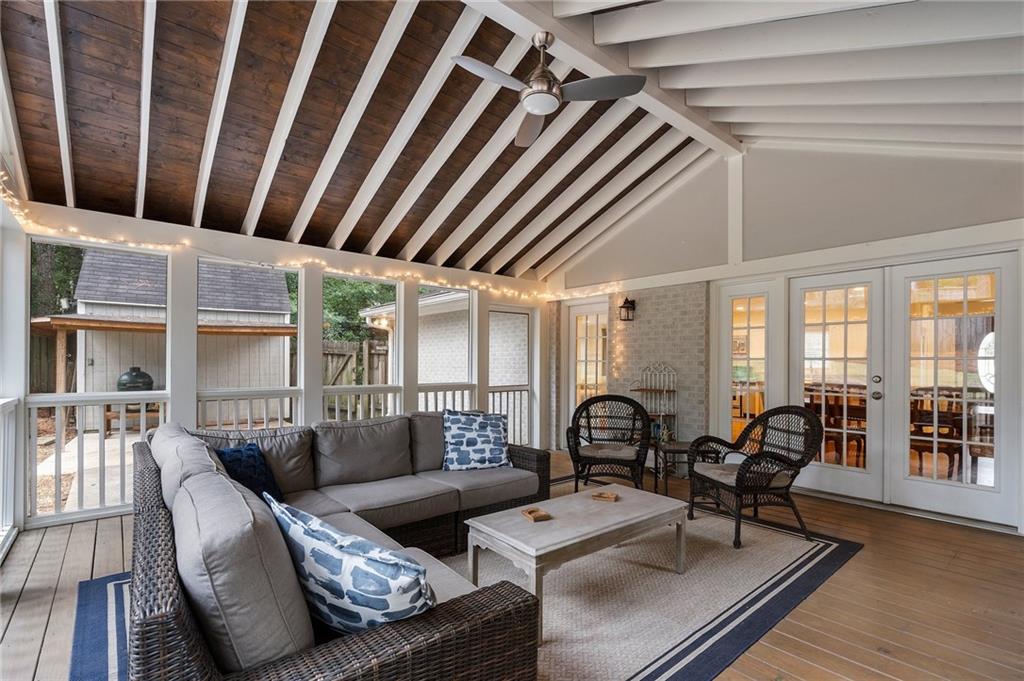 2876 Cravenridge Drive NE