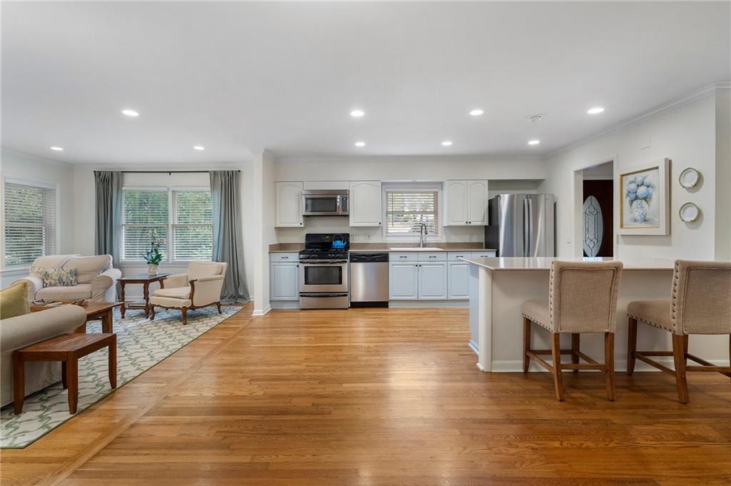 2876 Cravenridge Drive NE