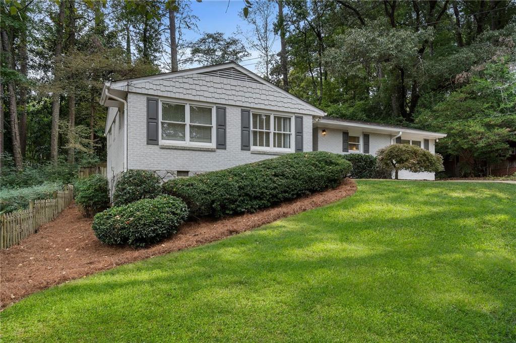 2876 Cravenridge Drive NE