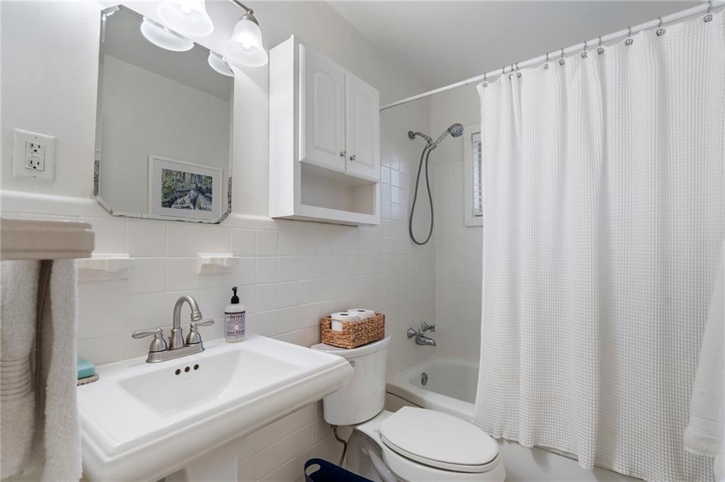 2876 Cravenridge Drive NE