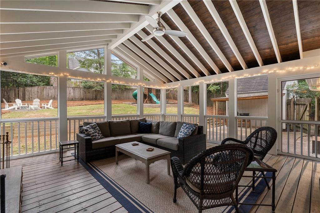 2876 Cravenridge Drive NE