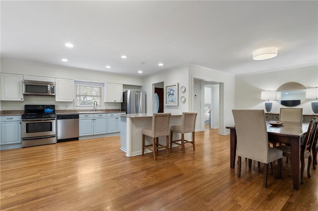 2876 Cravenridge Drive NE