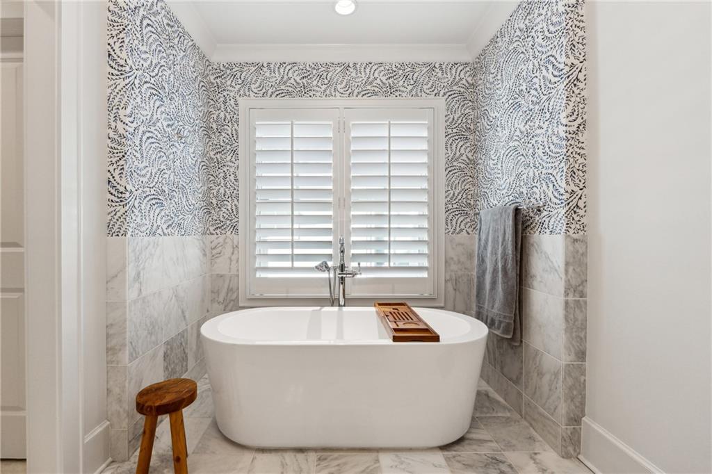 2108 Mckinley Road NW