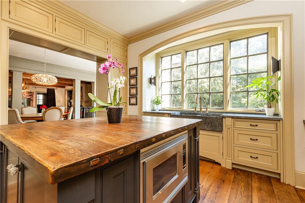 45 Montclair Drive NE