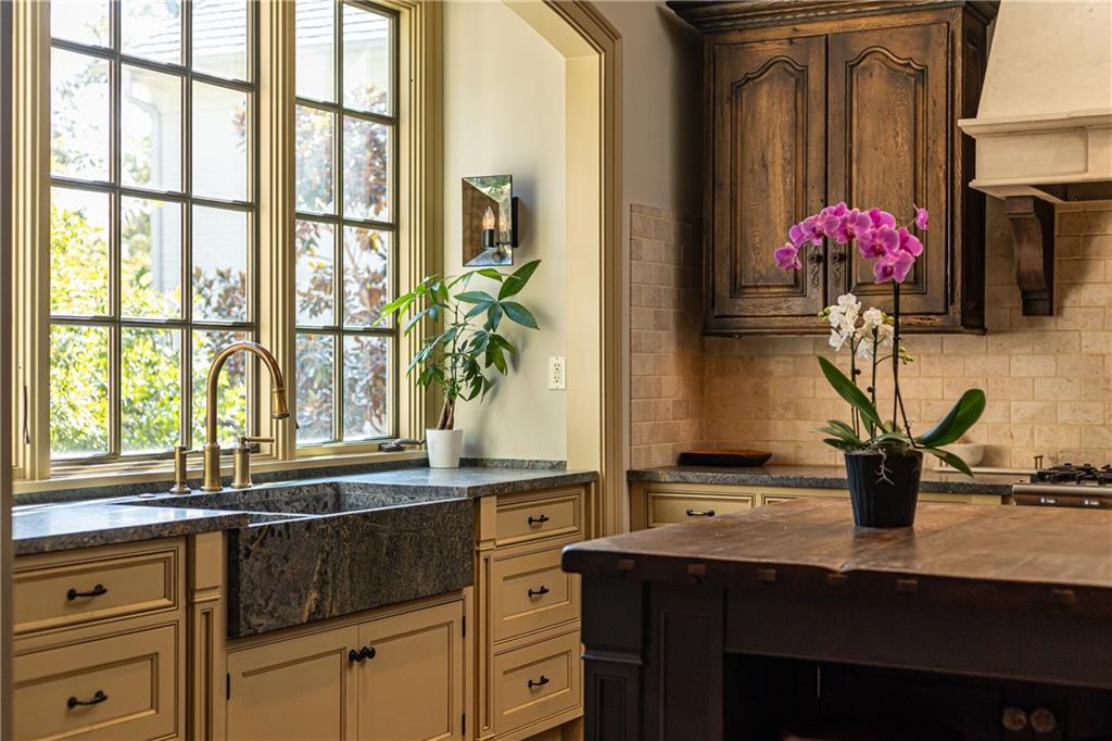 45 Montclair Drive NE