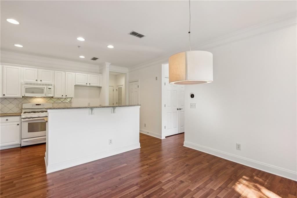 1910 Cedar Glenn Way Unit 4302